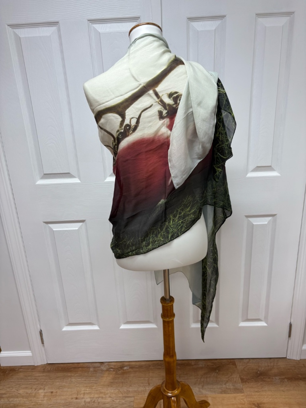 Edward Roth - New York - Hand Paint Silk Scarf - 80"x25". NEW‎ in Bag. - Picture 5 of 16